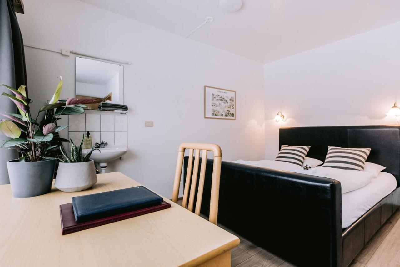 Elda Guesthouse Миватн Екстериор снимка