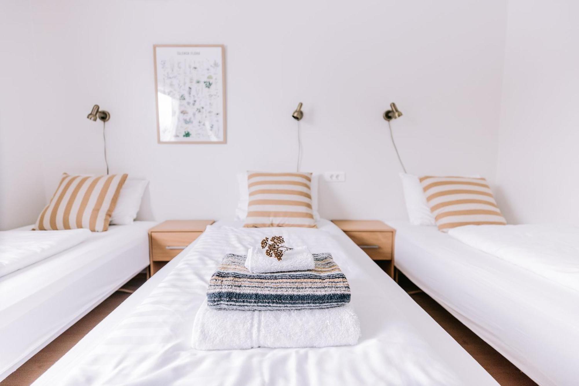 Elda Guesthouse Миватн Екстериор снимка