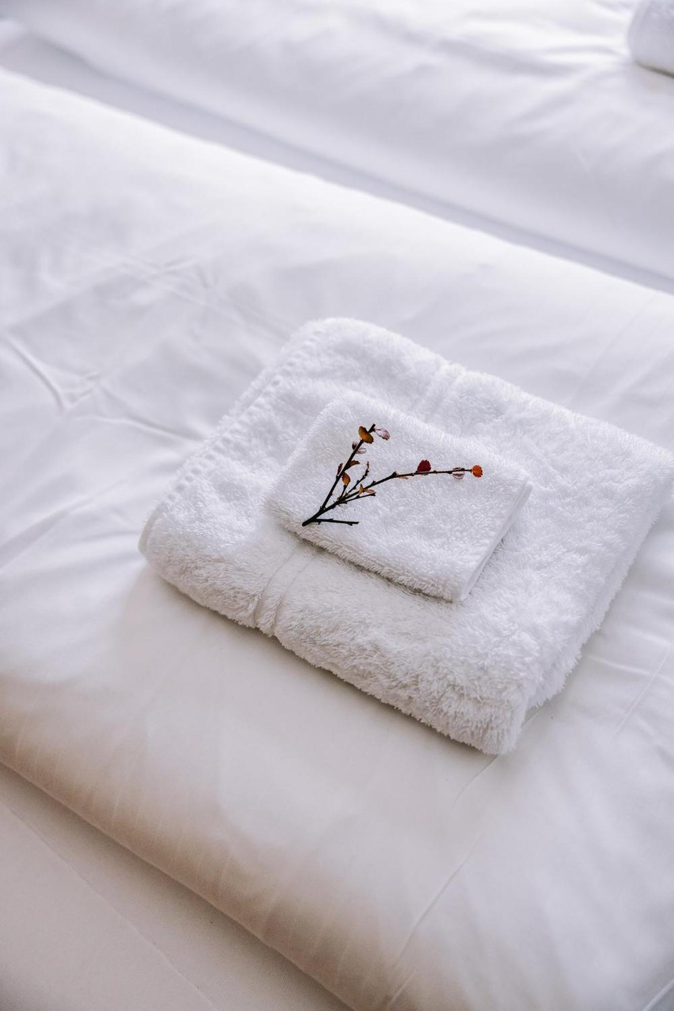 Elda Guesthouse Миватн Екстериор снимка